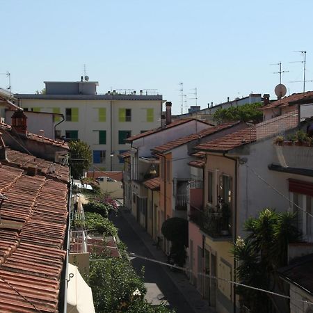 Hotel Sauro Viareggio Bagian luar foto