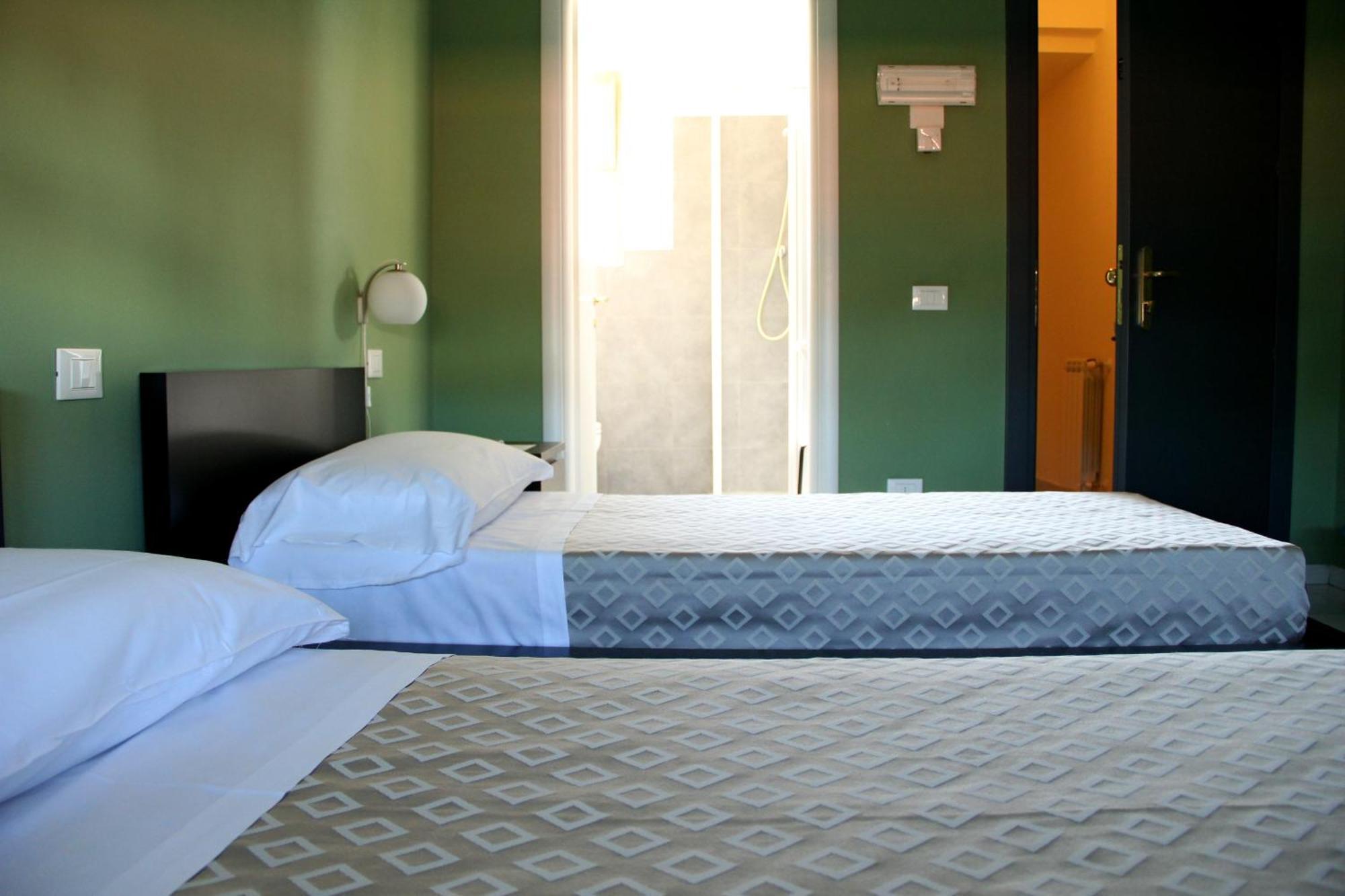 Hotel Sauro Viareggio Bagian luar foto