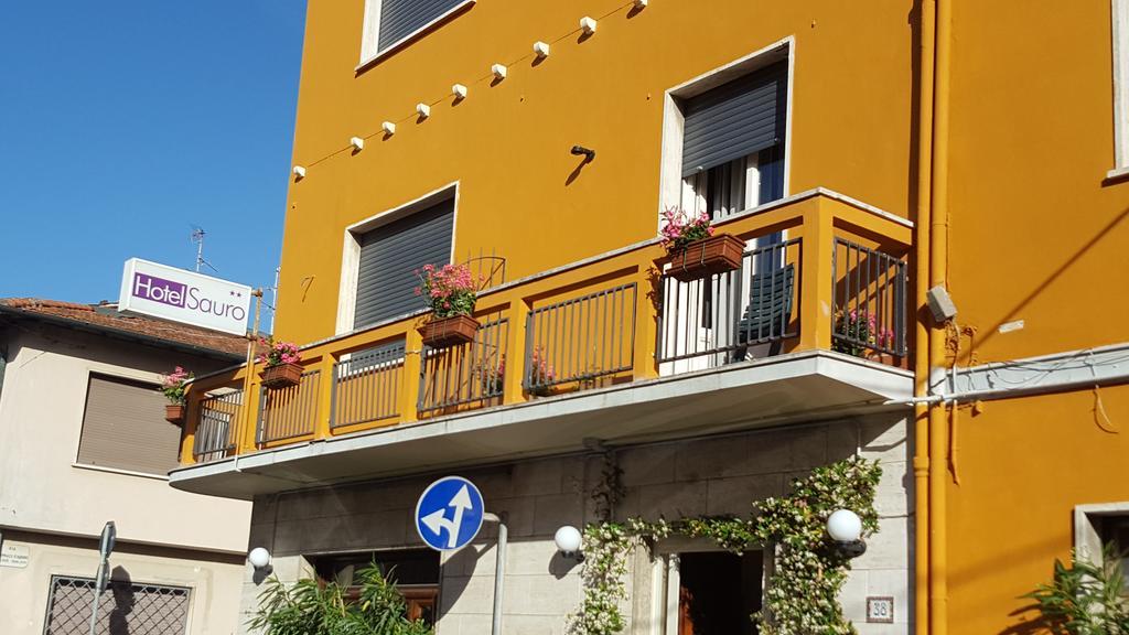 Hotel Sauro Viareggio Bagian luar foto