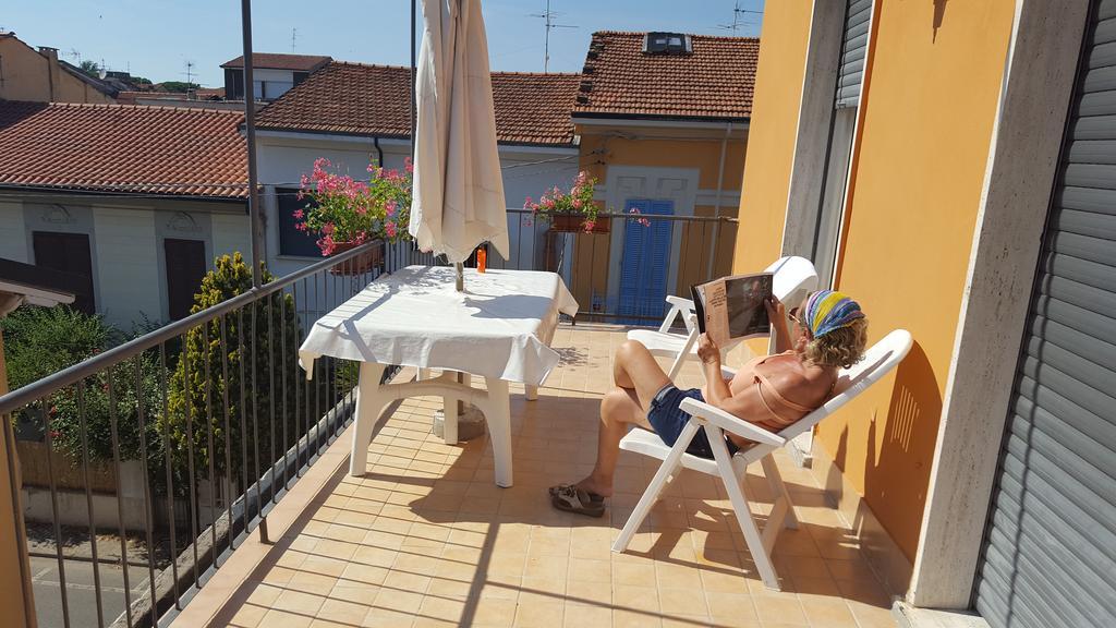 Hotel Sauro Viareggio Bagian luar foto