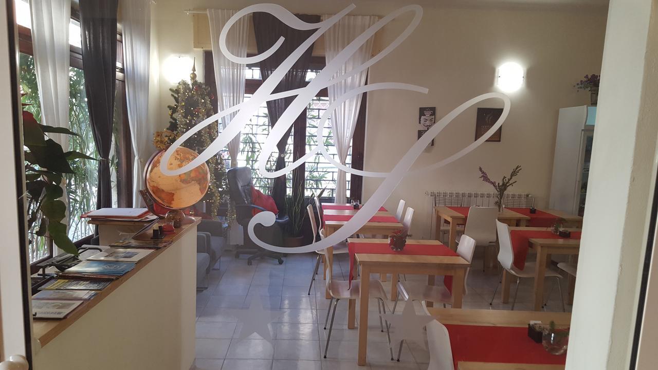 Hotel Sauro Viareggio Bagian luar foto