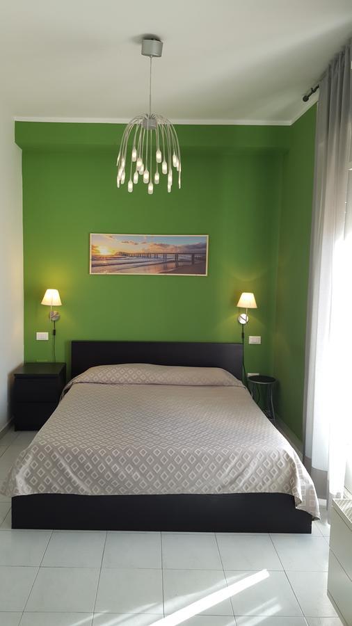 Hotel Sauro Viareggio Bagian luar foto