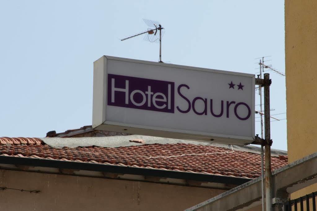 Hotel Sauro Viareggio Bagian luar foto